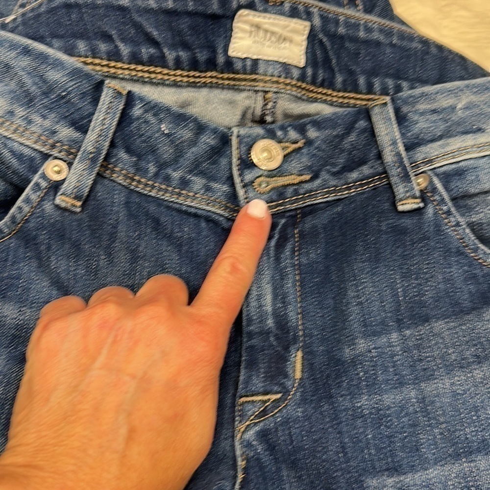 Hudson super model Colin skinny Jean size 28 one button missing and paint stains - Picture 2 of 14
